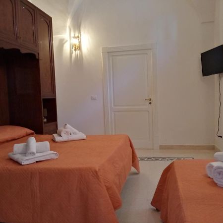 Dimora Storica Le Perle Bed & Breakfast Лече Екстериор снимка