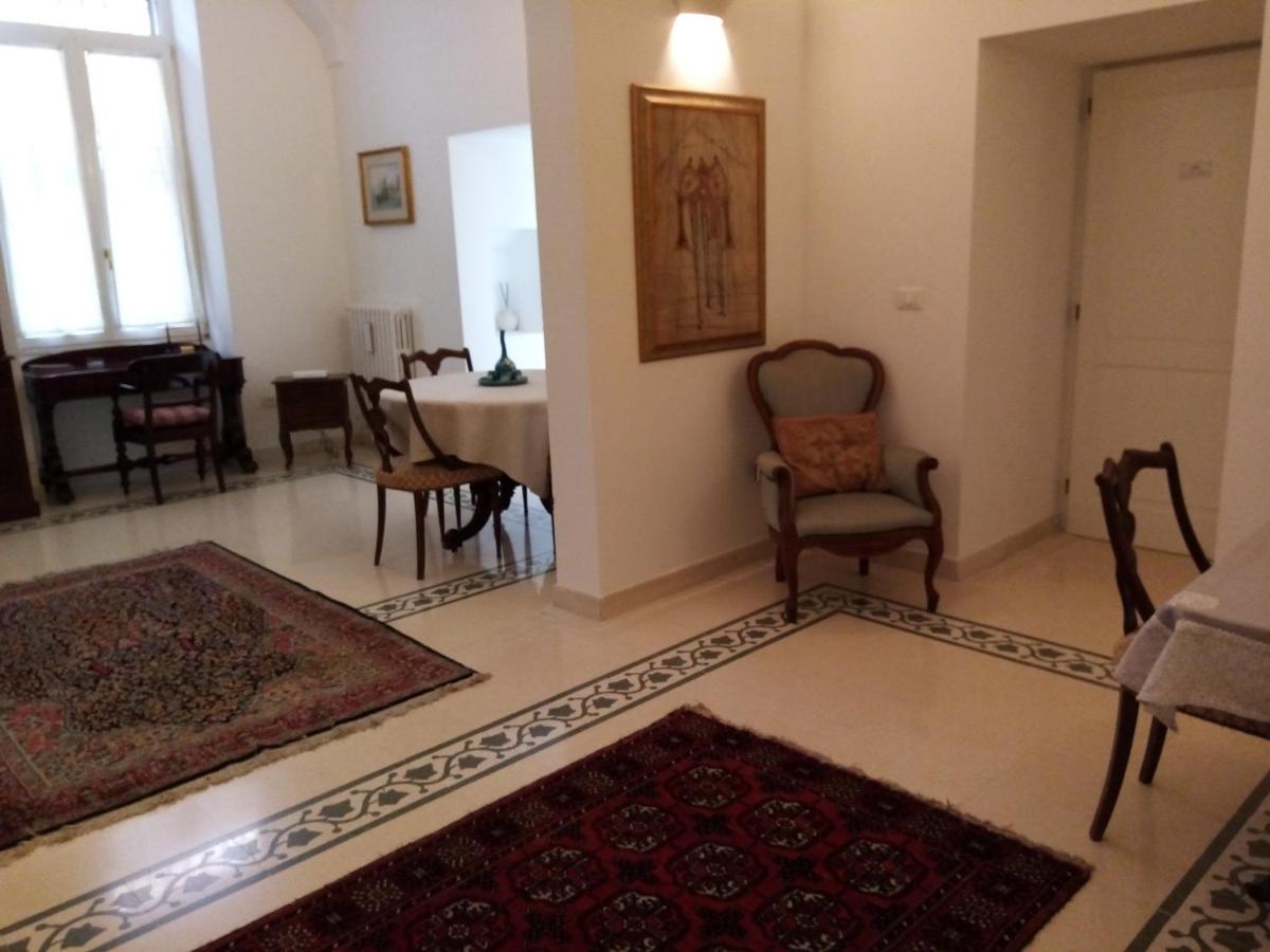 Dimora Storica Le Perle Bed & Breakfast Лече Екстериор снимка