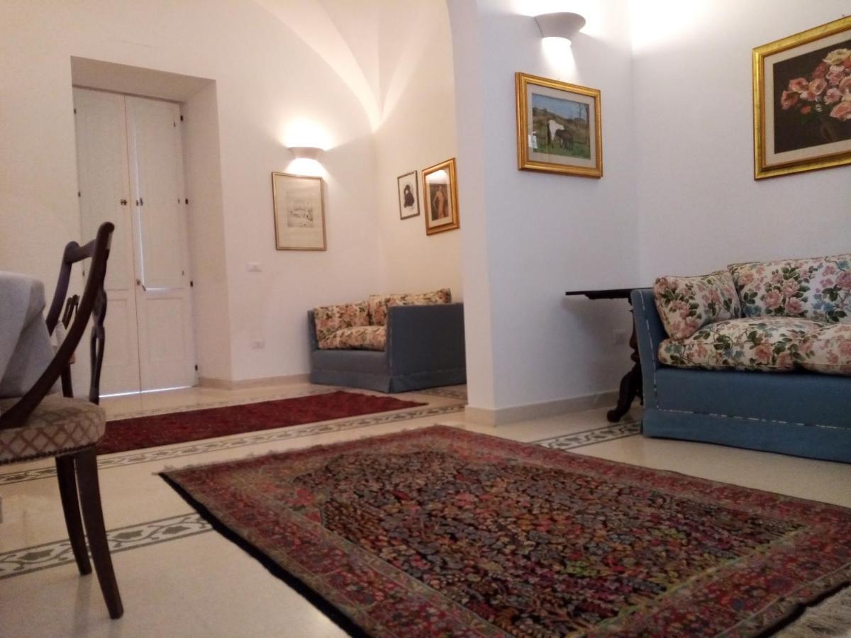 Dimora Storica Le Perle Bed & Breakfast Лече Екстериор снимка