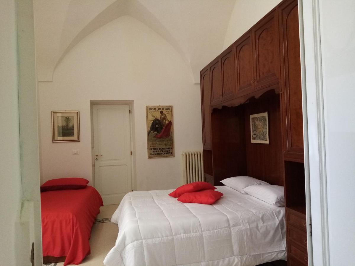 Dimora Storica Le Perle Bed & Breakfast Лече Екстериор снимка
