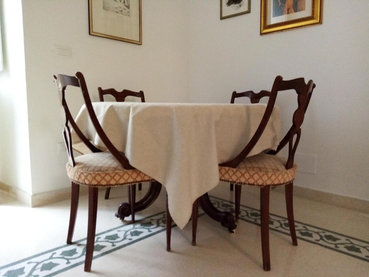 Dimora Storica Le Perle Bed & Breakfast Лече Екстериор снимка
