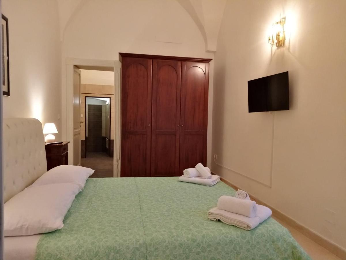 Dimora Storica Le Perle Bed & Breakfast Лече Екстериор снимка