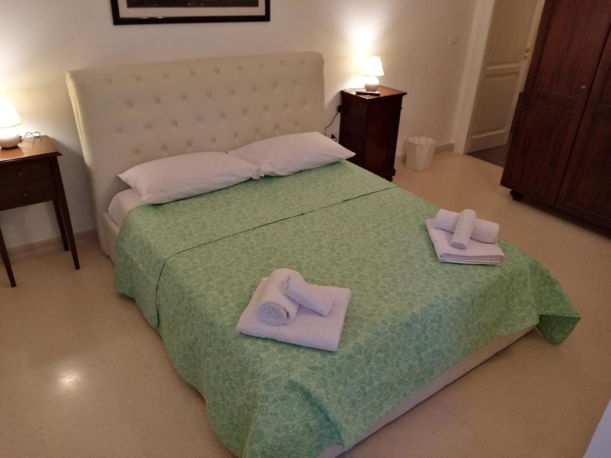 Dimora Storica Le Perle Bed & Breakfast Лече Екстериор снимка