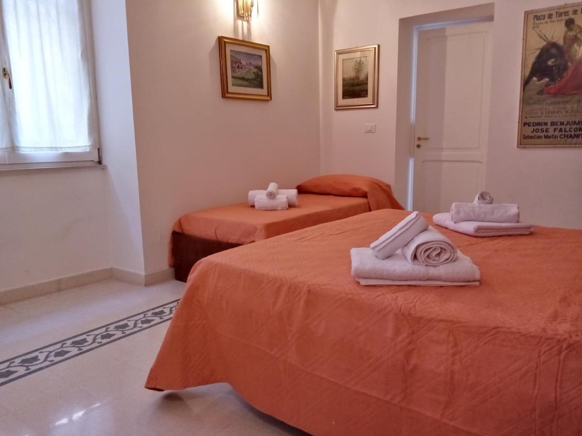 Dimora Storica Le Perle Bed & Breakfast Лече Екстериор снимка