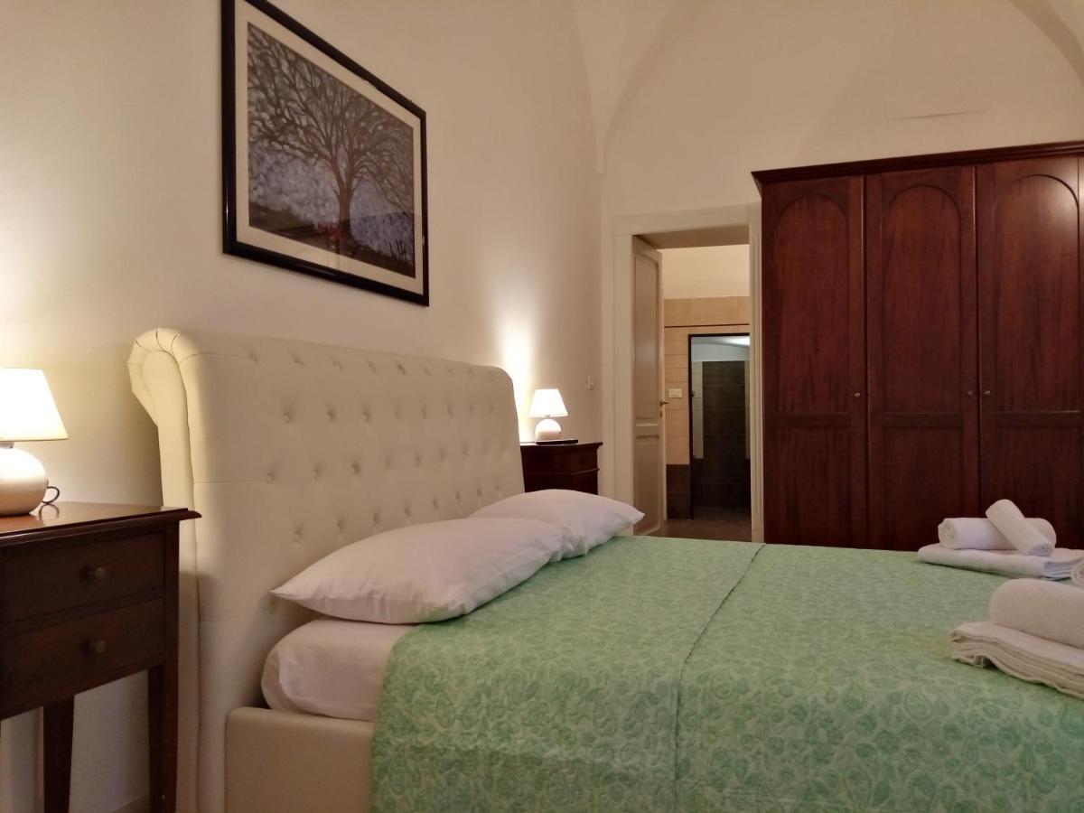 Dimora Storica Le Perle Bed & Breakfast Лече Екстериор снимка