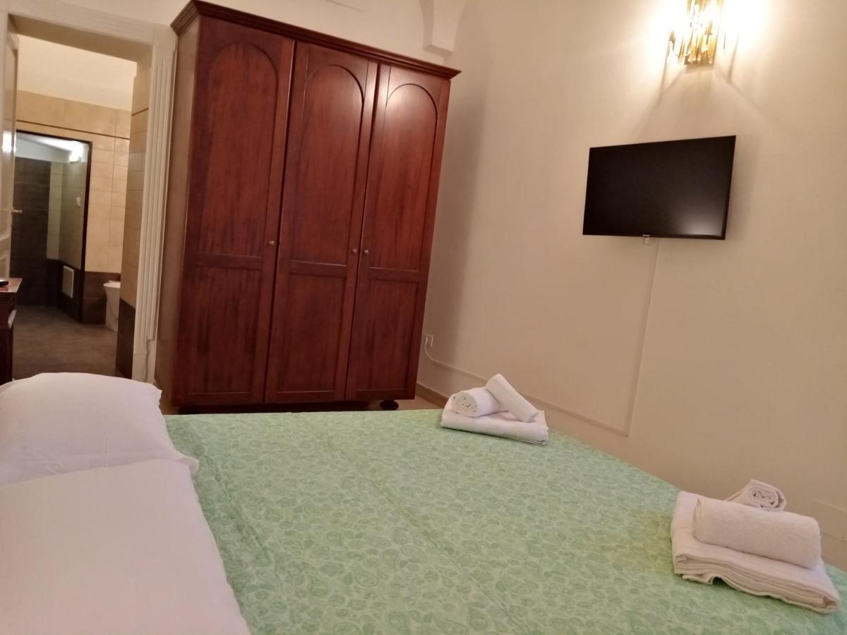 Dimora Storica Le Perle Bed & Breakfast Лече Екстериор снимка