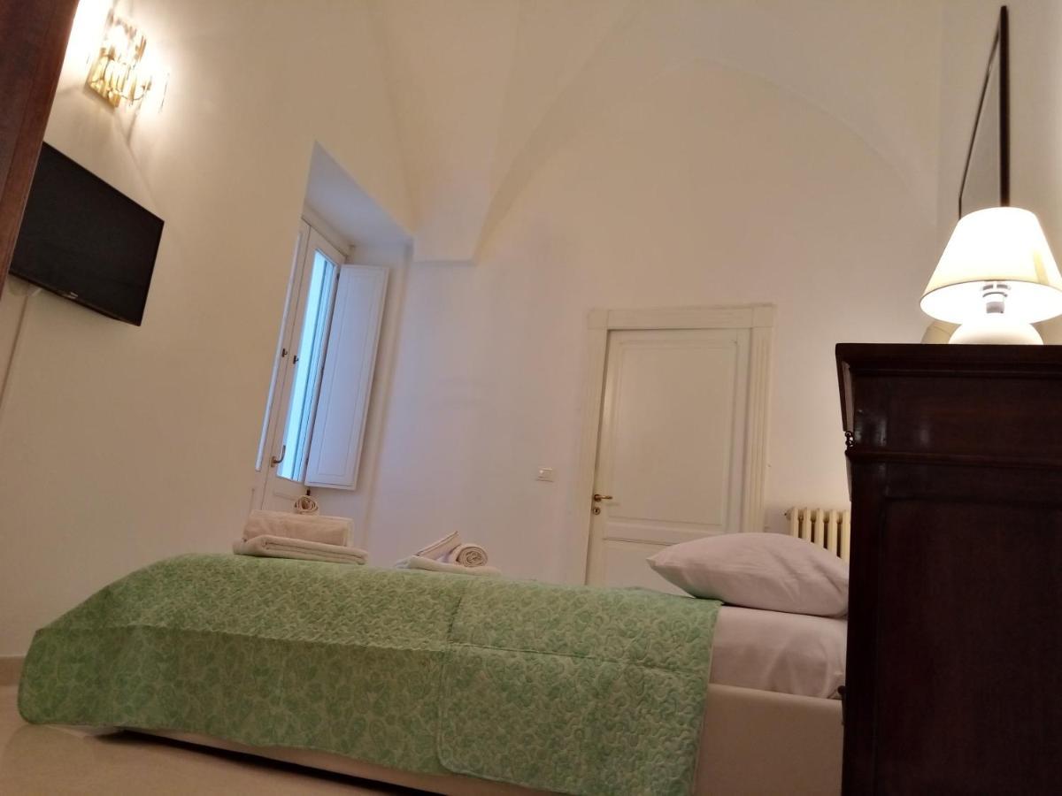 Dimora Storica Le Perle Bed & Breakfast Лече Екстериор снимка
